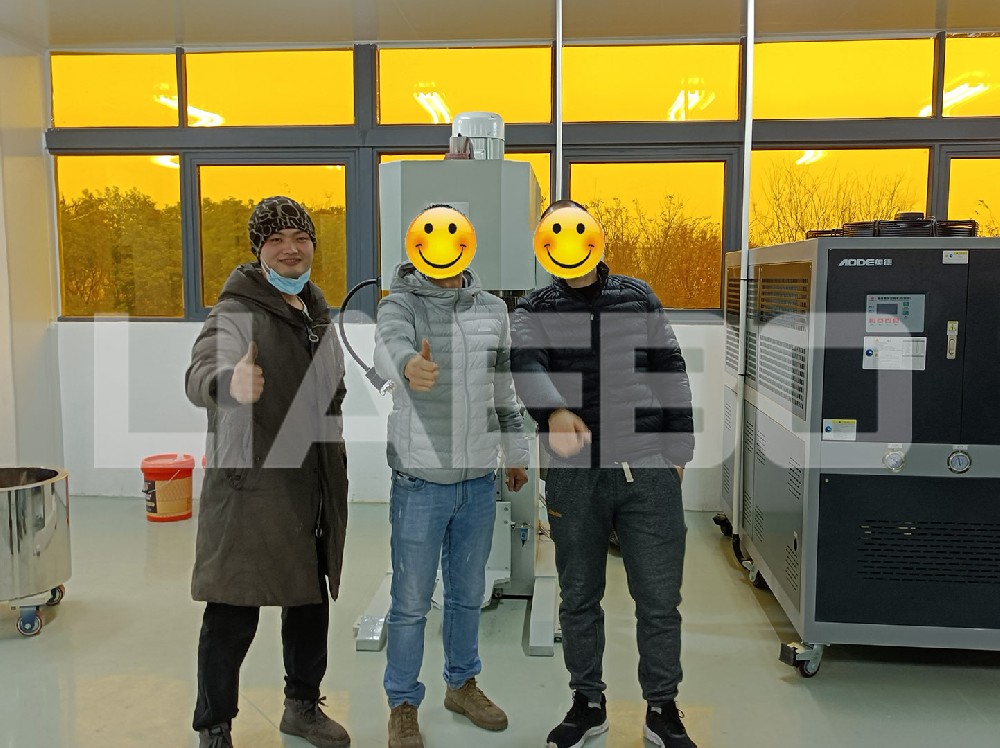 江蘇某材料集團100L行星攪拌機調試成功